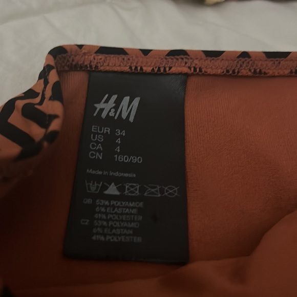 H&M brown and black chevron bikini size 4 NWOT never worn - Picture 3 of 4